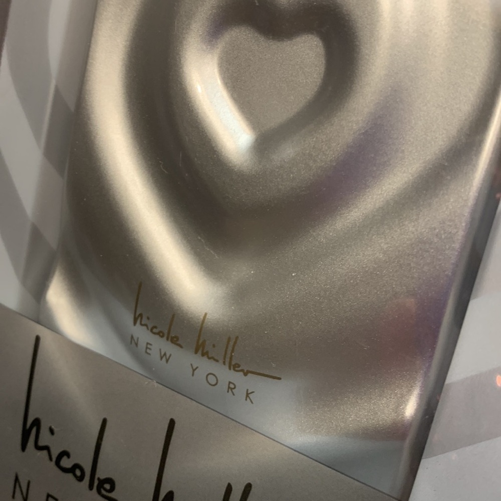 🌹NWT Nicole Miller • iPhone Pro14/14 • Pro13/13 Silver Heart Design Phone Case - Picture 5 of 5